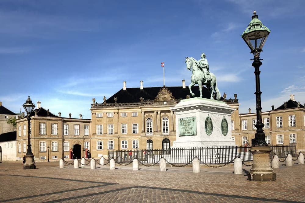 Tour Amalienborg en Español con entrada