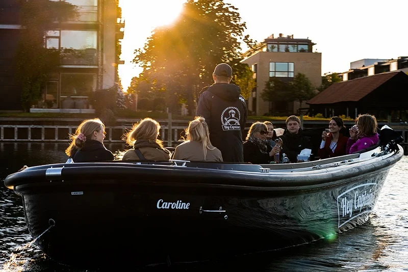 Paseo en barco privado por Copenhague con guía en español